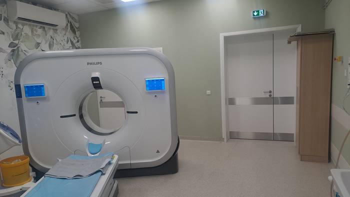 The CT scanner and the radiation-shielded double door.