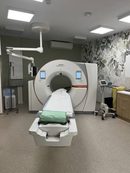 The CT scanner with the examination table.